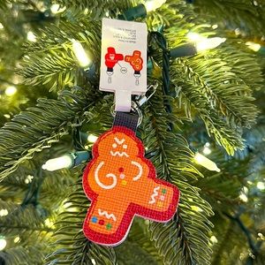 Aldi Christmas gingerbread man cookie quarter keychain NWT quarter cart keeper!